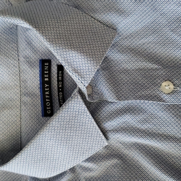 Men's blue Geoffrey Beene casual button down shirt. Neck 17, 34 by 35 - Picture 6 of 7